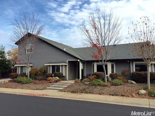 630 Manzanita Ave photo 1