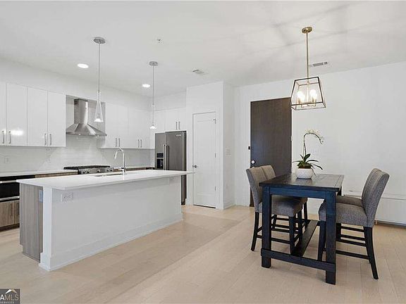 5th image of 775 Juniper St NE #322