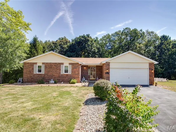 1211 Fox Lake Dr, Godfrey, IL 62035