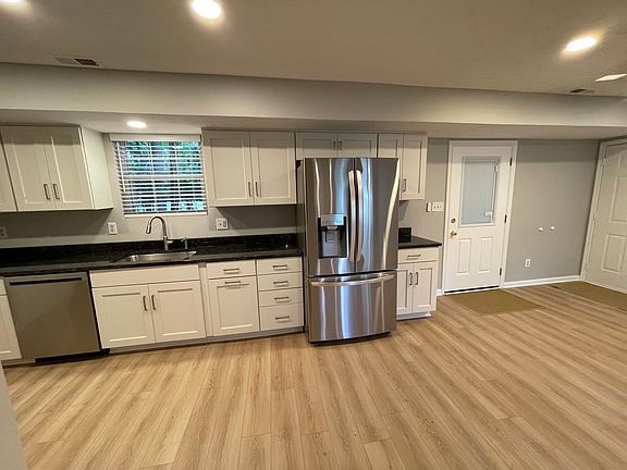 5th image of 13750 Summer Pl