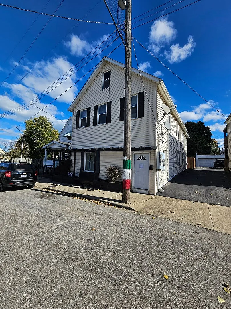 Building Photo - 1327 W 67th St