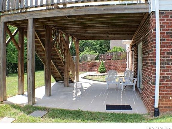 4th image of 439 Autumnlight Dr