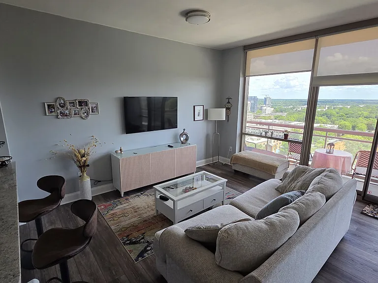 315 Arlington Ave #1702 — Photo 3