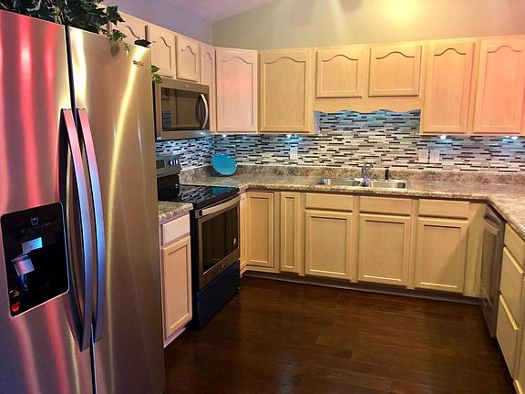 2nd image of 5347 Avery Woods Ln