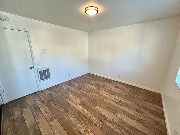 5th image of 131 Burton Cir N #1015-4