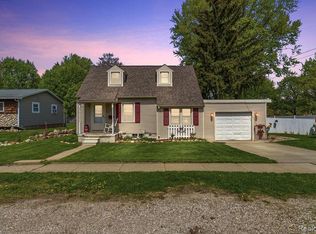 310 W Caroline St, Fenton, MI 48430