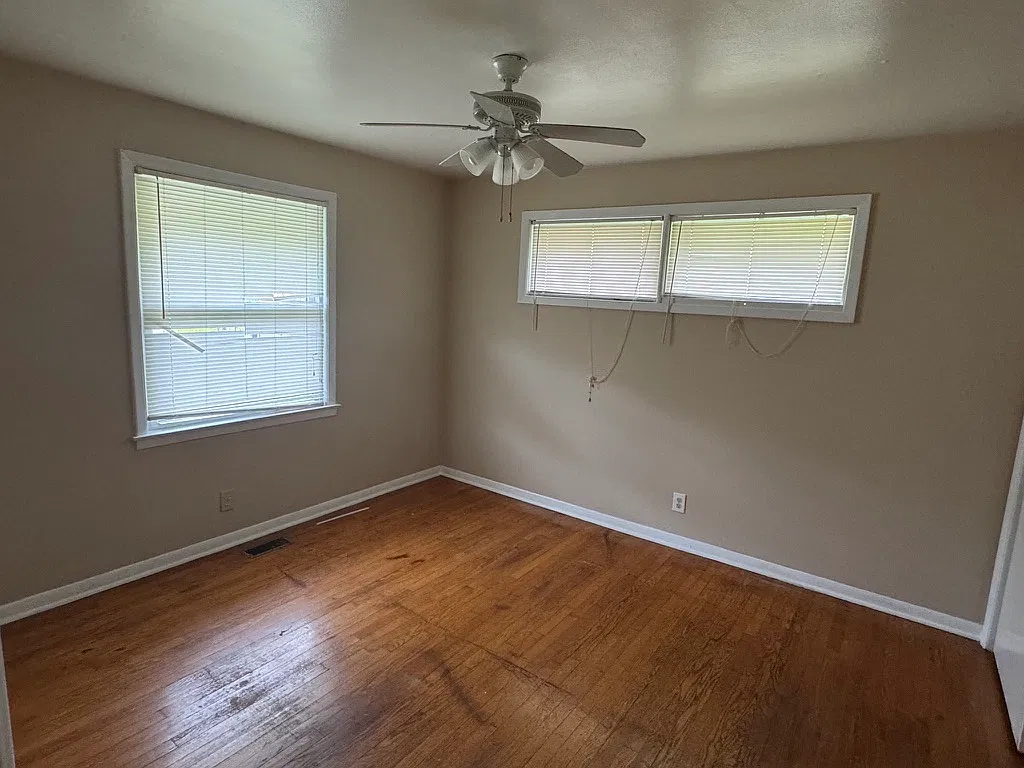 4 bed, 2600 sqft, $2,050 — Photo 3