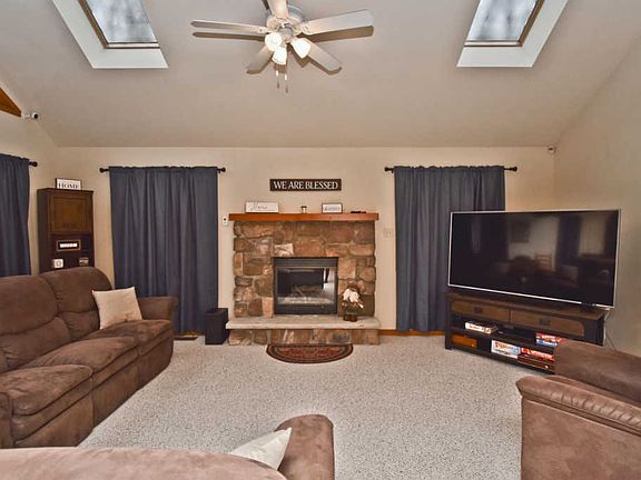 5th image of 67 Frost Ln