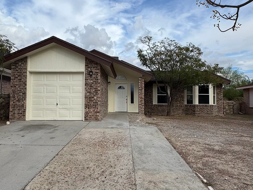 1204 Colina De Oro St