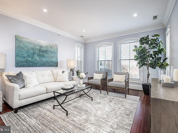 4th image of 900 N Washington St Unit 303E