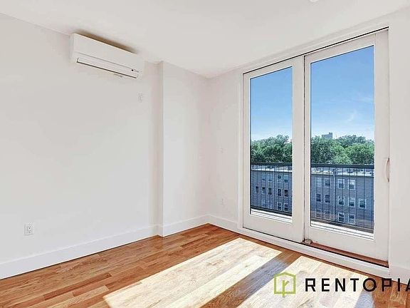 2nd image of 10 Lexington Ave #4U