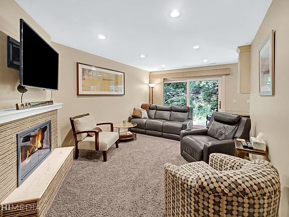 3rd image of 2S414 Emerald Green Dr Unit C