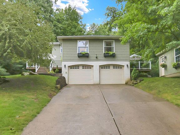 2nd image of 934 Elm Ct