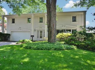 34 Old Pine Dr, Manhasset, NY 11030
