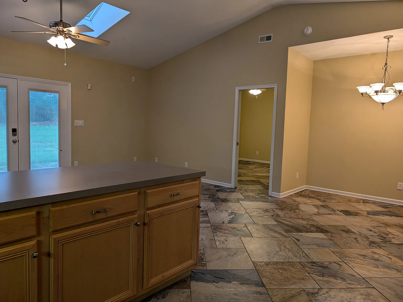 3 bed, 1681 sqft, $1,825 — Photo 3