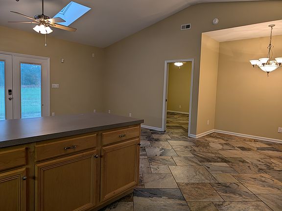 3rd image of 81 Spring Branch Dr