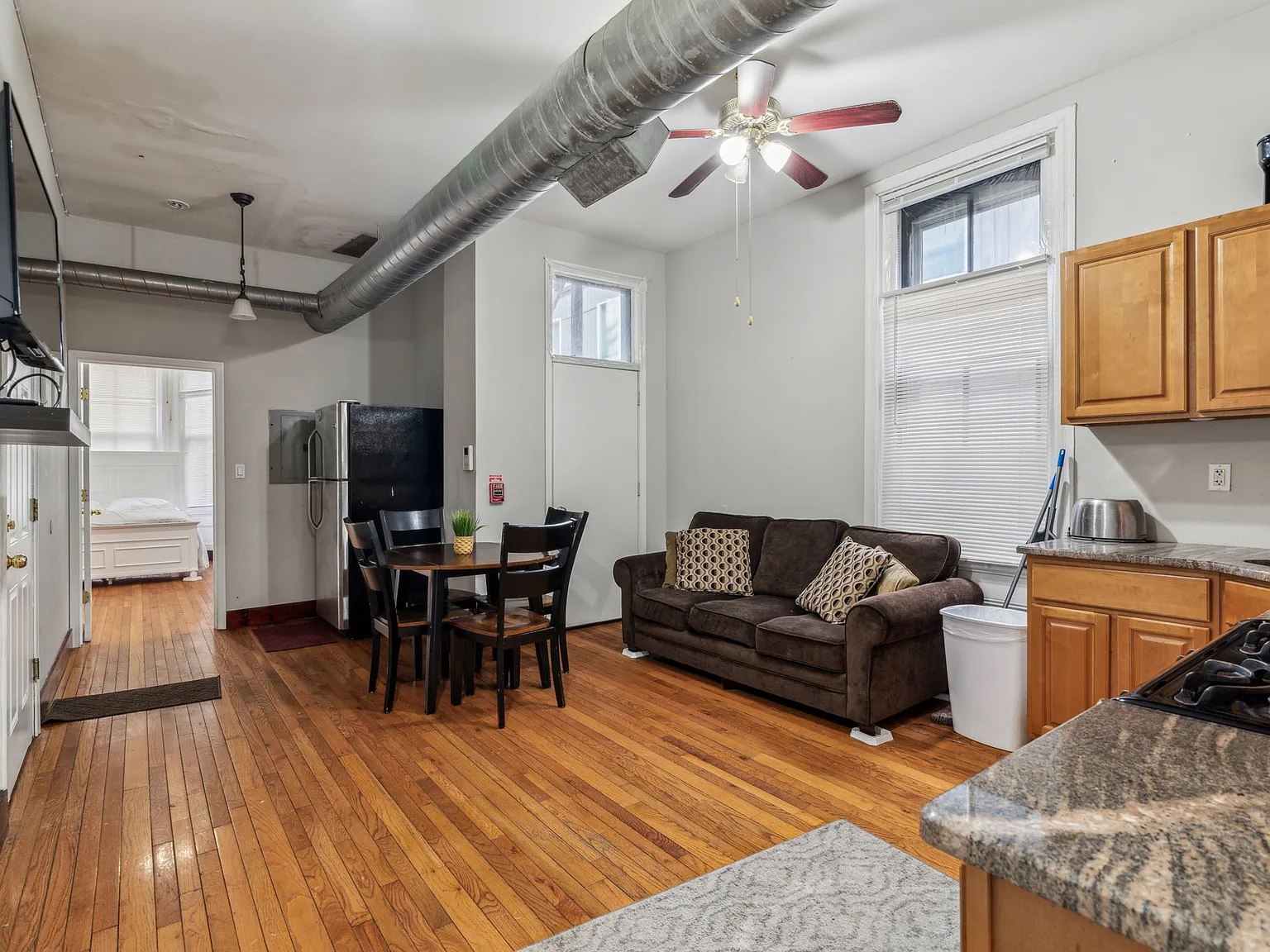 3 bed, $1,800 — Photo 2