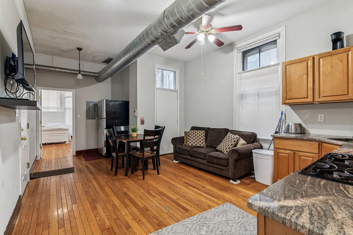 Building Photo - 3416 Spring Garden St #2F