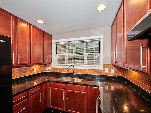 5th image of 2205 W Highland Ave #1N