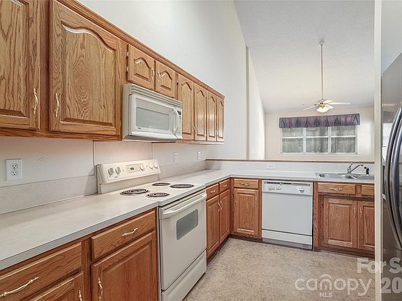 4th image of 3846 Azalea Trl