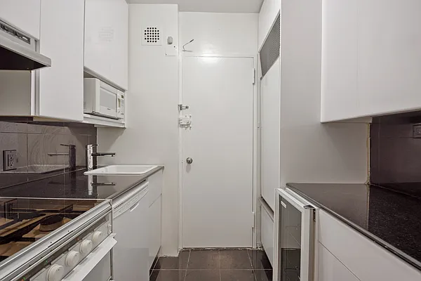 Rented by Alexander Anderson Real Estate Group | media 17