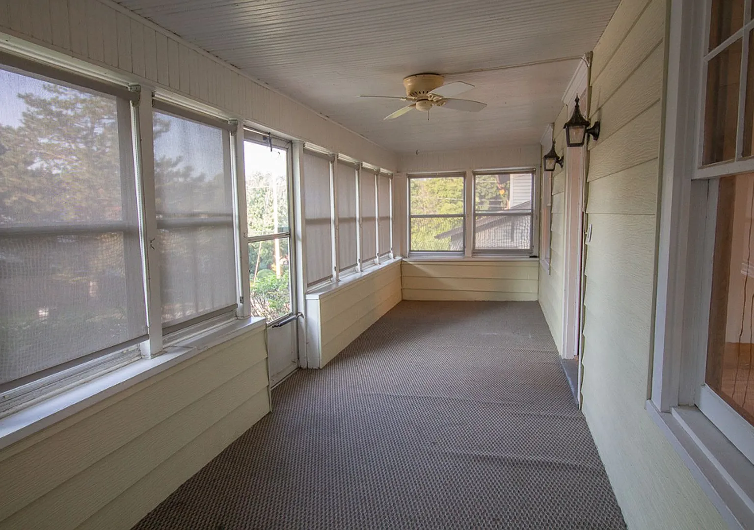 Beautiful 4 Bedroom House for Rent | 54th & Pacific — Photo 2