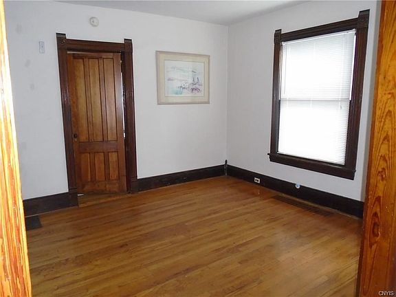 4th image of 118 W Yates St