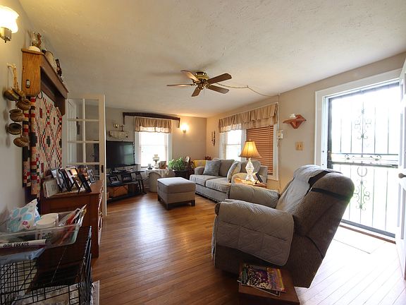 3rd image of 2657 Mars Hill St