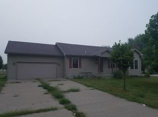 101 Moore St, Fruitland, IA 52749
