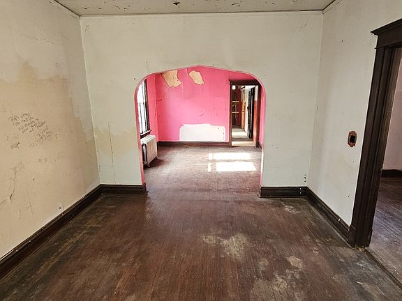 4th image of 1932 S Ridgeway Ave