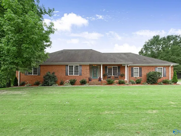 77 Deer Run Rd, Guntersville, AL 35976