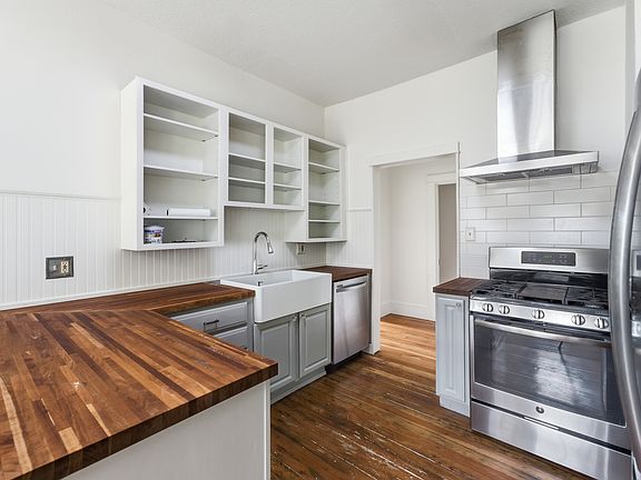 5th image of 6118 Latona Ave NE