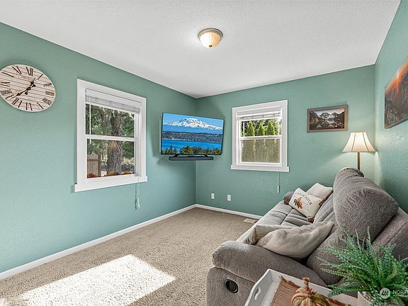 4th image of 2807 Trenton Avenue NE