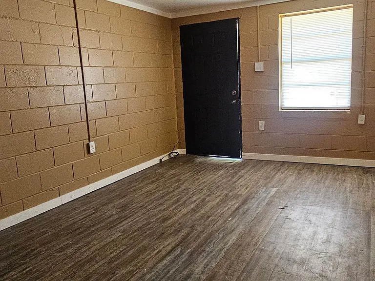 309 Flintside Dr — Photo 2