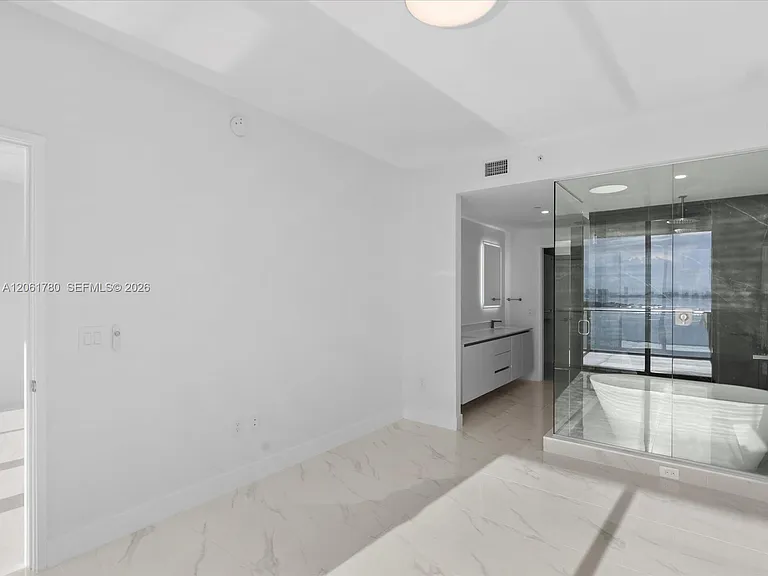 700 NE 24th St #503 — Photo 20