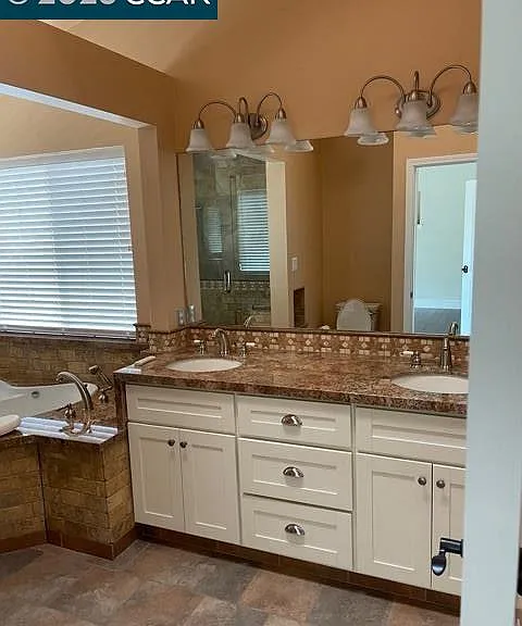 2860 Buena Vista Ave — Photo 20