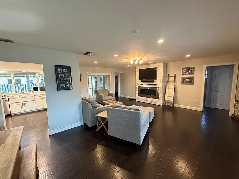 8907 SW 49th Ct — Photo 5