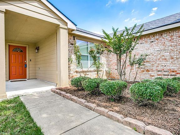 3rd image of 102 Branding Iron Dr
