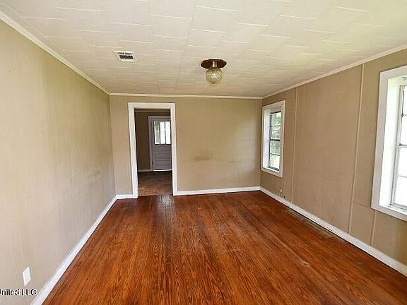 3rd image of 105 Florida Ave