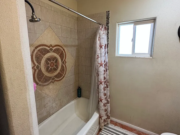 301 Hillside Dr — Photo 2