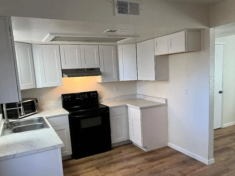 115 E Cottage Ave #A — Photo 3