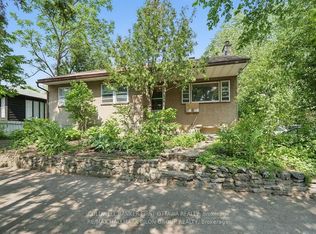 63 Crownhill St, Ottawa, ON K1J 7K7