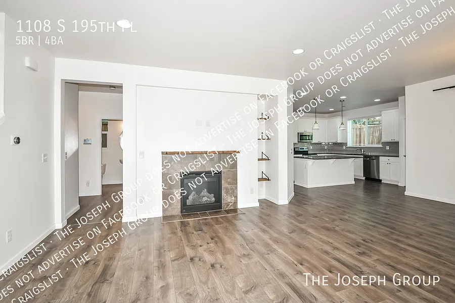 Building Photo - 1108 S 195th Pl
