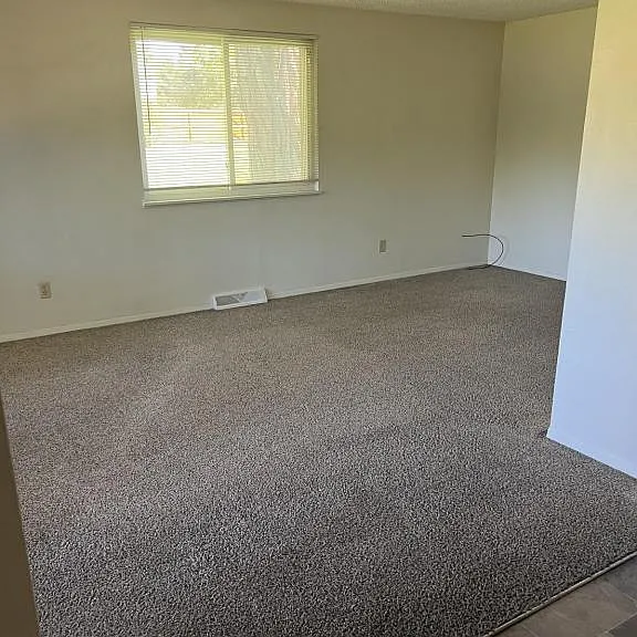 1217 Redwood Dr — Photo 11