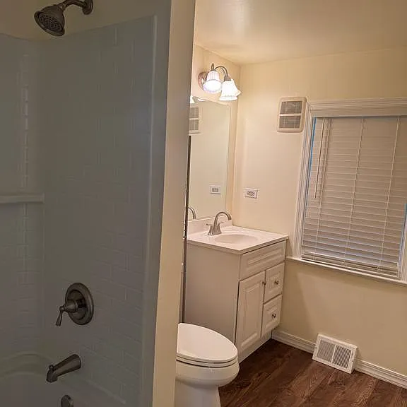 446 W Broad St — Photo 14
