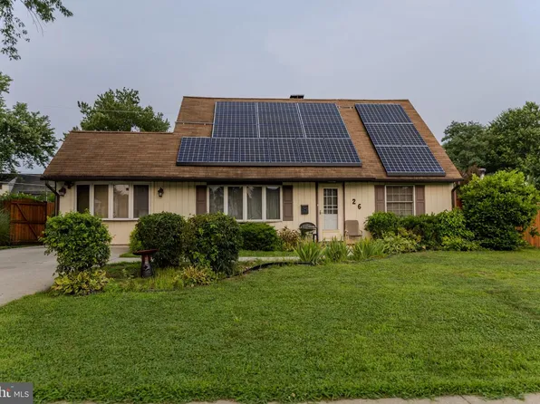 26 Plumtree Rd, Levittown, PA 19056