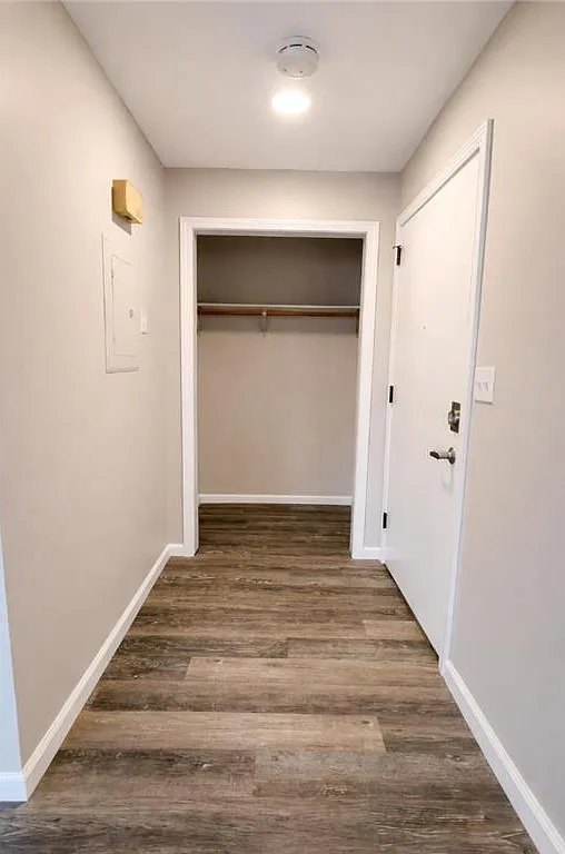 2 bed, 1.0 bath, 10000 sqft, $1,100 — Photo 4