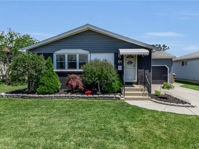 61 Bay Ln, Cheektowaga, NY, 14225