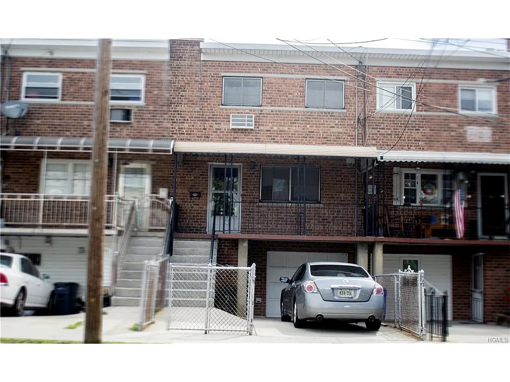 242 Revere Ave photo 1