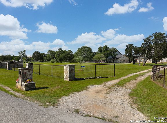 5th image of 25107 Cedar Creek Dr
